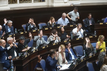 Kicillof consiguió cobrar el 9% de Ingresos Brutos sobre los bonos nacionales pero quedó pendiente la reglamentación del impuesto