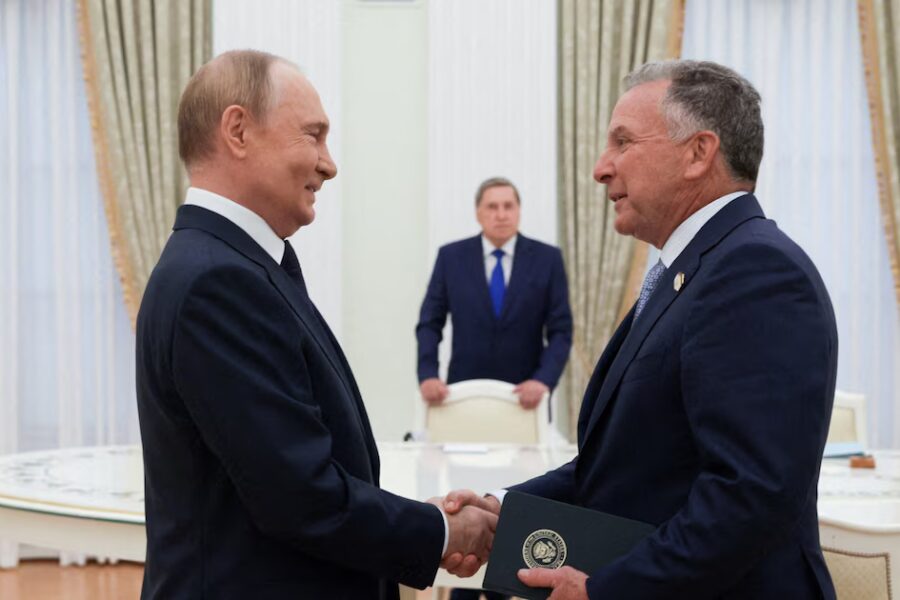 Magnate Steve Witkoff viaja a Moscú para reunirse con Putin tras conversaciones con Ucrania en Florida