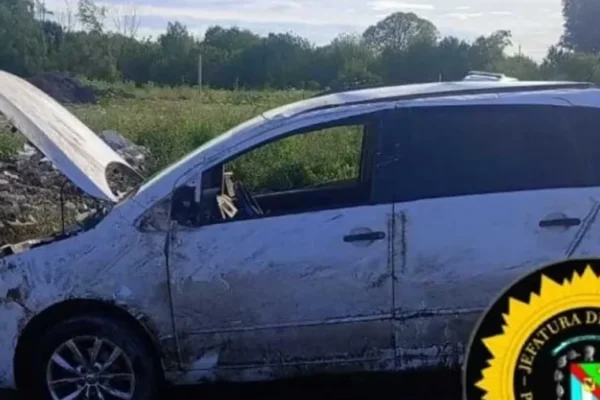 Concepción del Uruguay: tres mujeres se arrojaron de un auto en marcha y el vehículo volcó; autoridades investigan