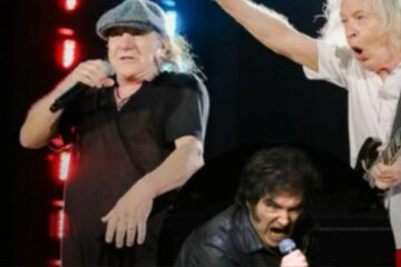 Milei celebró una supuesta invitación de AC/DC para cantar en River; la noticia resultó ser falsa