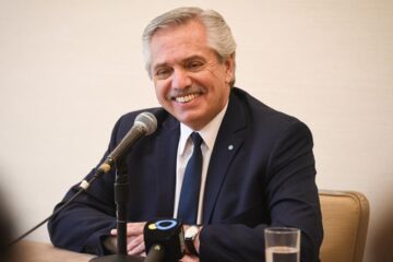 Alberto Fernández: explicación disparatada sobre el “Decime algo lindo” a Tamara Pettinato