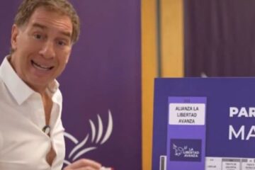 Pelea en puerta: Santilli enfrenta a Sebastián Pareja, el armador de Karina