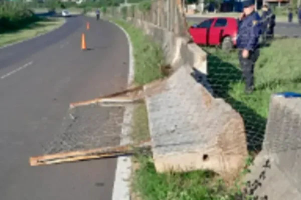 Tragedia vial en Paraná: murió un hombre de 39 años al chocar contra el muro del Acceso Norte
