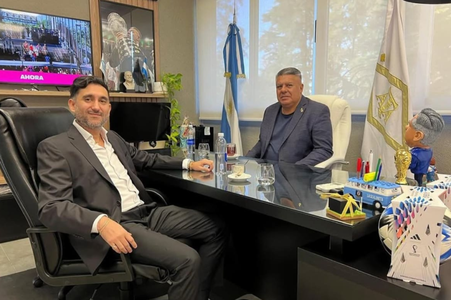 Fútbol, poder y $6000 millones. La Justicia investiga por lavado de dinero a un financista cercano al “Chiqui” Tapia