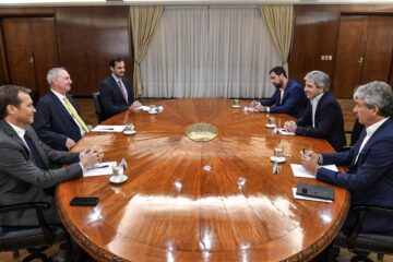 Máximo ejecutivo global de Bunge se reunió con Caputo y Adorni