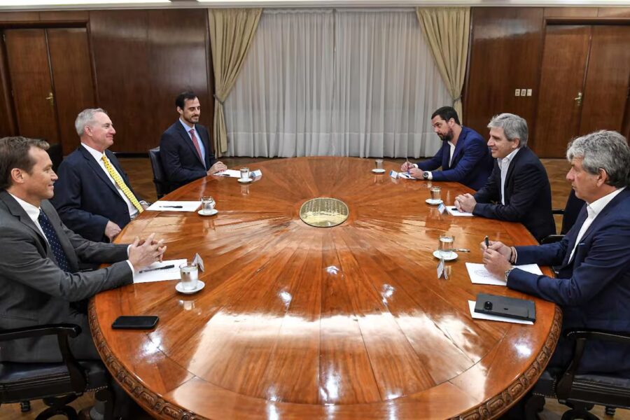 Máximo ejecutivo global de Bunge se reunió con Caputo y Adorni