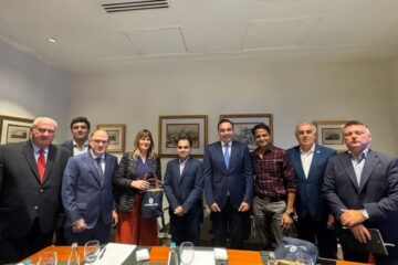 Gustavo Valdés en la India: busca negocios madereros con MK Pine Wood y avanza con el gigante Allana Group