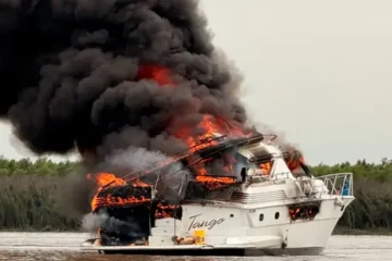 Incendio destruye yate en el río Paraná cerca de Villa Urquiza: sin heridos y pérdidas totales