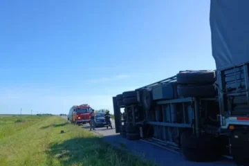 Incidente en la RN14 expone estado de la Autovía: acoplado cayó por un bache y un carril estuvo 5 horas cerrado