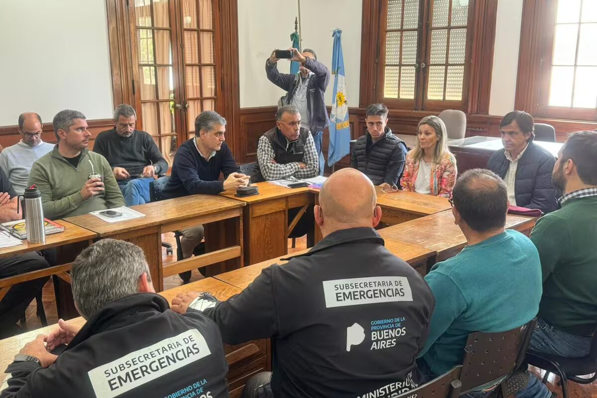 Funcionarios nacionales y provinciales coordinan acciones y la Rural estimó más de 3 millones de hectáreas comprometidas