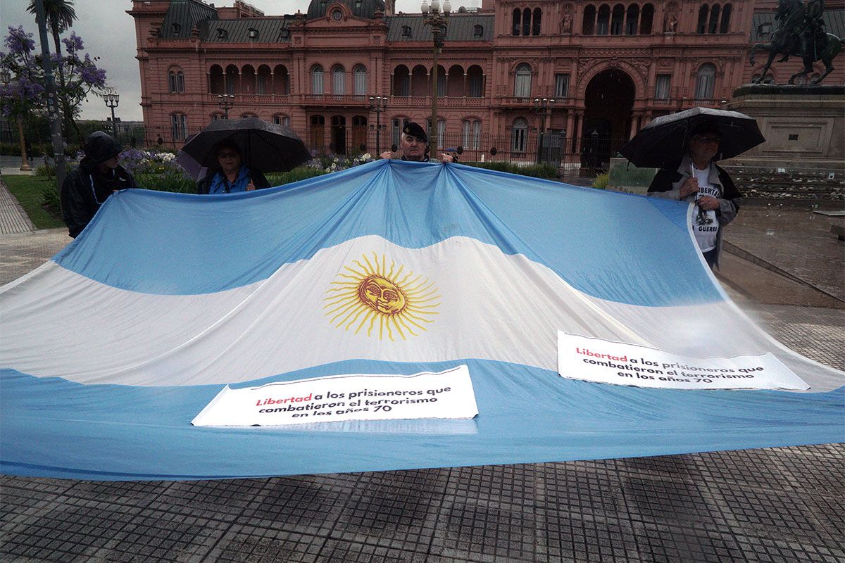 Pañuelos Negros: historia de la Stille Hilfe argentina