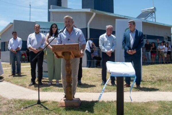 Frigerio inauguró viviendas y un nuevo centro de salud en Pueblo Liebig y garantizó la reactivación de obras en Colón