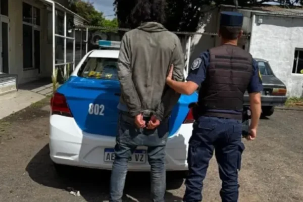 Policía de Paraná detuvo a un joven que rompió la vidriera de un comercio en calle Gualeguaychú
