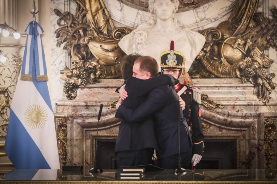 Santilli estrena su puesto de ministro del Interior con una puja silenciosa con Sebastián Pareja