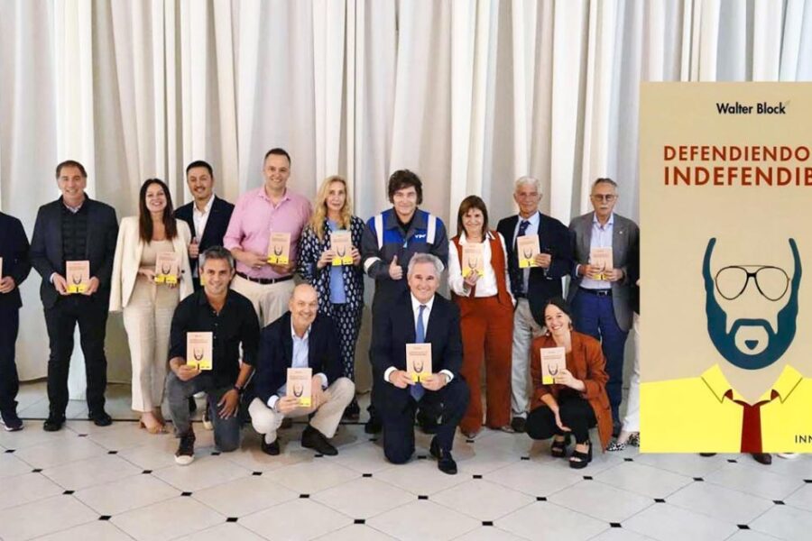 Escándalo: Milei regaló a sus ministros un libro sobre prostitución, drogas y trabajo infantil