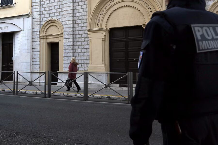 Francia refuerza seguridad en lugares de culto judíos y coordina respuesta política tras atentado en Australia