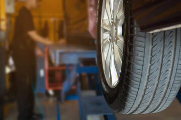 Cuánto cuesta poner el auto a punto para estas vacaciones: alineación, frenos, aceite y el impacto en el bolsillo