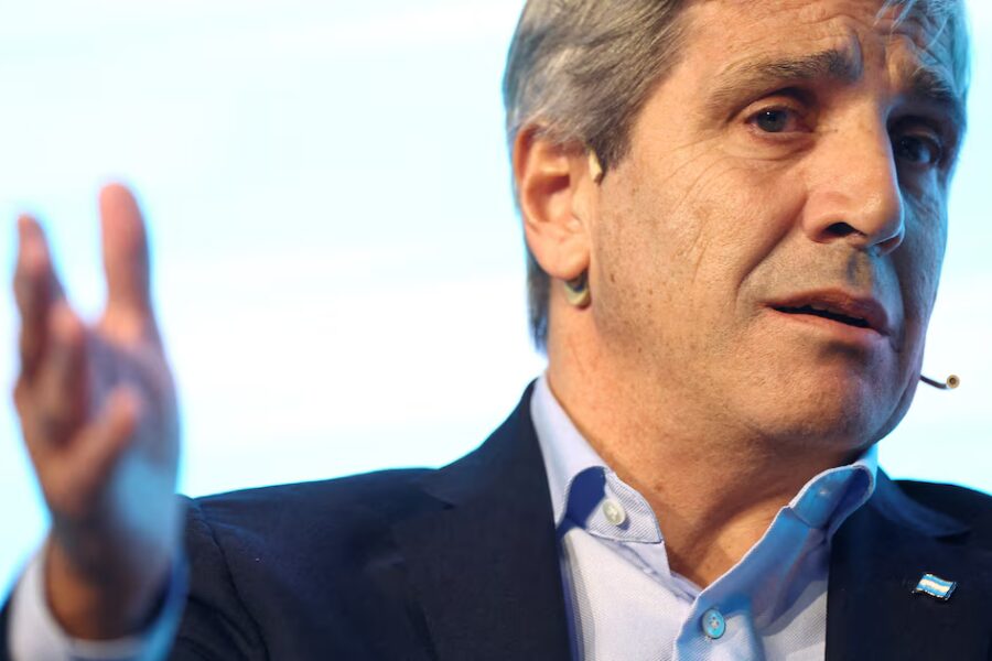 Caputo rechazó que el nuevo esquema cambiario acelere la inflación y explicó cómo comprará reservas desde enero