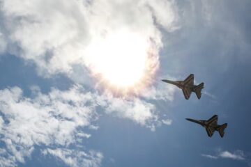 Japón denuncia maniobra hostil de cazas chinos cerca de Okinawa y exige respuesta del gobierno chino