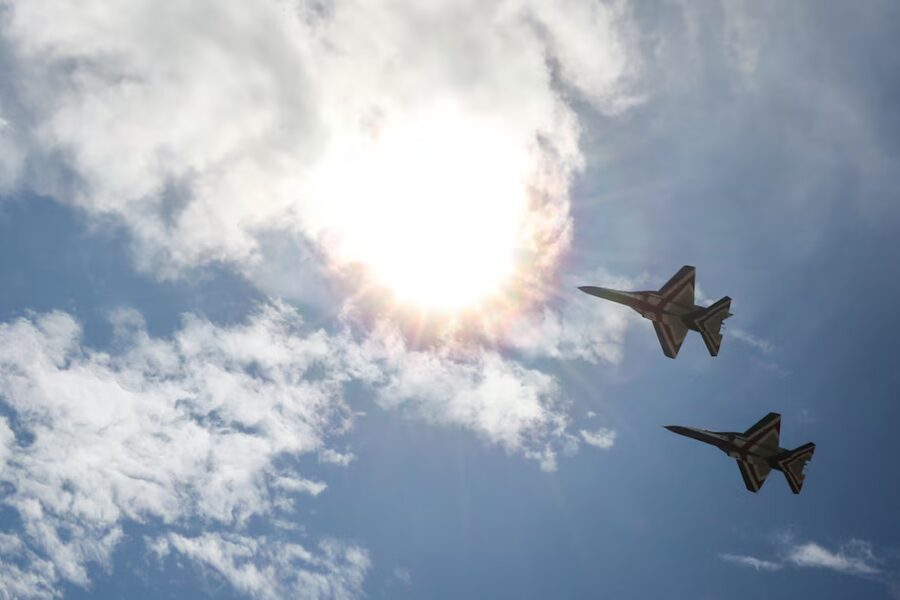 Japón denuncia maniobra hostil de cazas chinos cerca de Okinawa y exige respuesta del gobierno chino