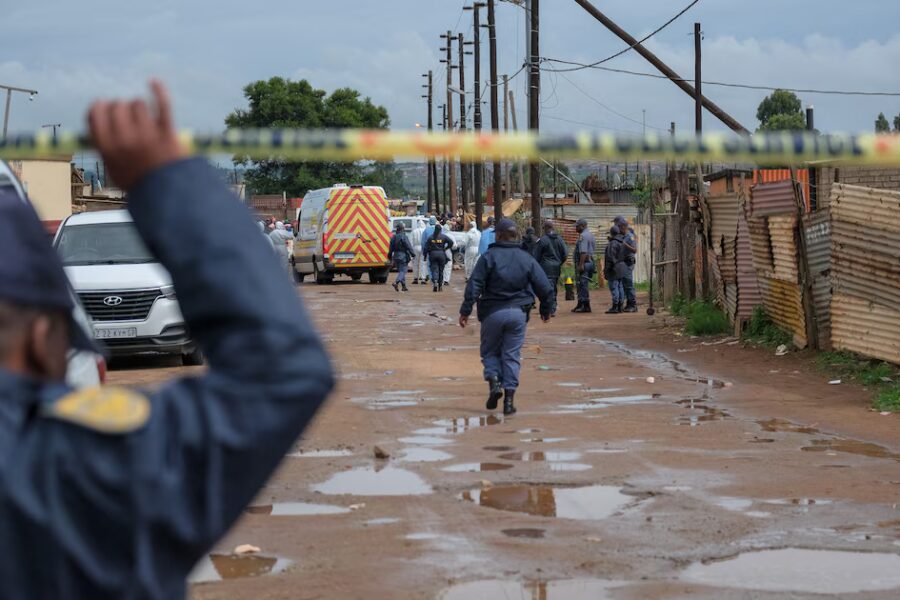 Al menos 9 muertos y 10 heridos tras tiroteo con AK-47 en un bar de Sudáfrica