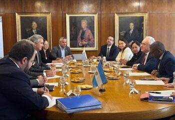 Pese a las objeciones argentinas, avanza el proyecto de la planta de hidrógeno verde frente a las costas de Entre Ríos