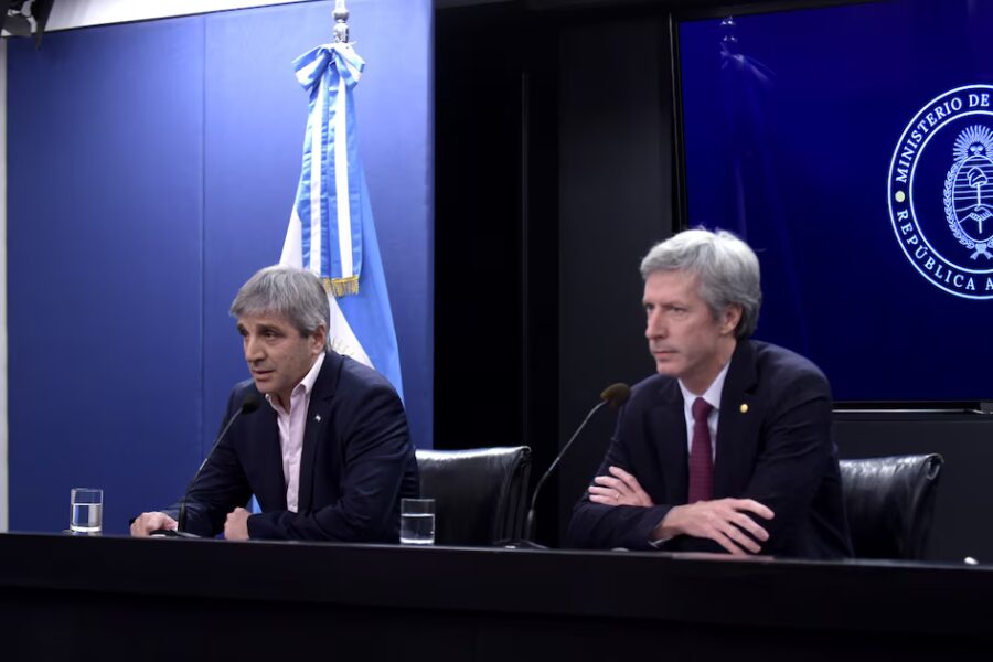 Impacto en el mercado cambiario y el plan económico de medidas del BCRA para acumular reservas y evitar atraso del dólar