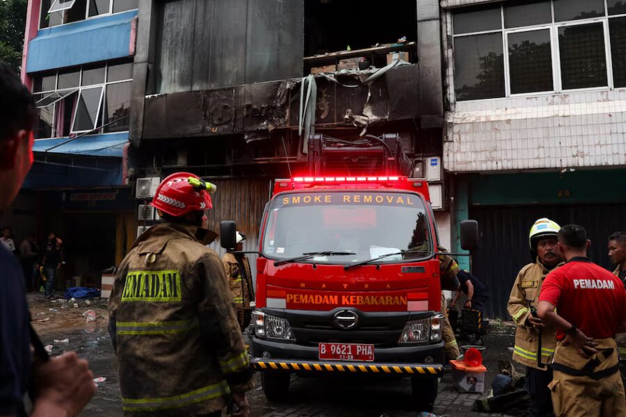 Incendio mortal en Yakarta deja 22 muertos y desata cuestionamientos por fallas en seguridad edilicia