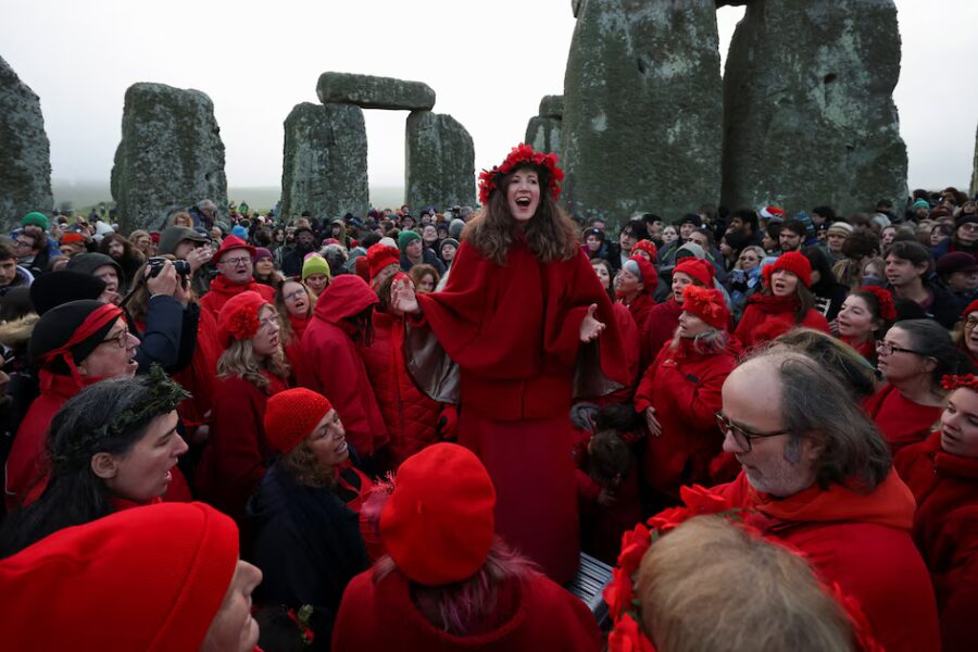 Solsticio de invierno en Stonehenge: masiva celebración en Reino Unido y fotos que reavivan el debate patrimonial