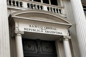 Banco Central amplía investigación por maniobras con dólares oficiales en el último gobierno de Alberto Fernández