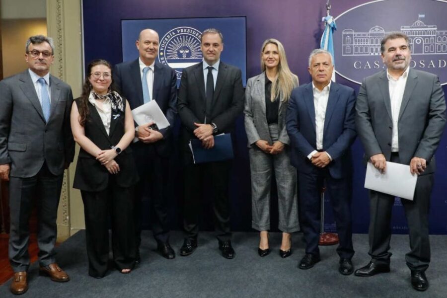 Consejo de Mayo propone reformar expropiaciones, regular tierras y redefinir políticas educativas