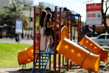 Convocan a familias que quieran adoptar a una niña de 6 años y a un adolescente de 13