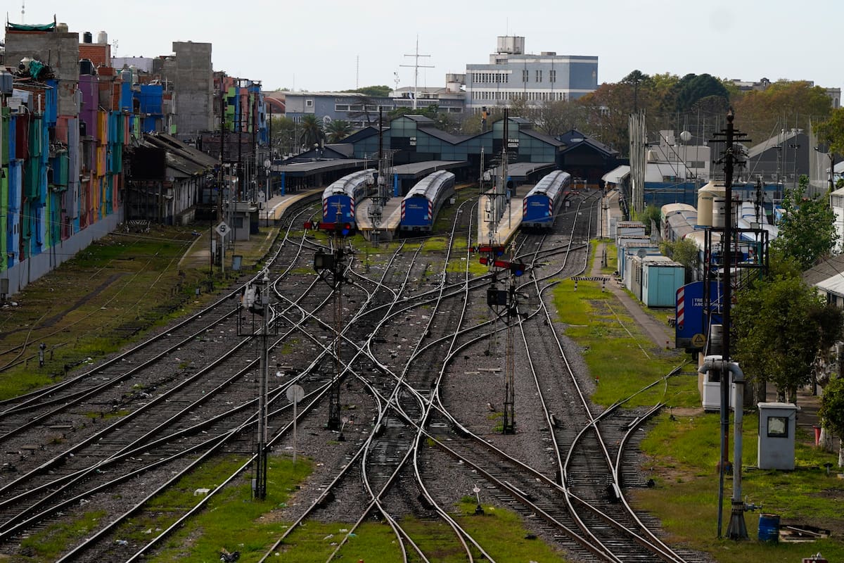 El Gobierno proyecta aumentar la inversión pública en 2026 y prioriza el sistema ferroviario