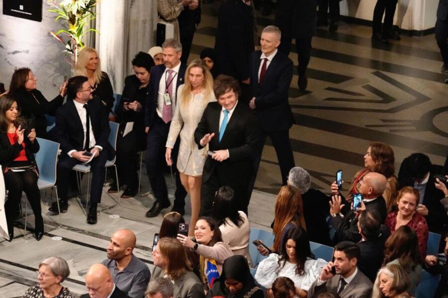 Javier Milei asistió a la entrega del Nobel a María Corina Machado y desató críticas y apoyos políticos