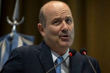 Federico Sturzenegger comparó a viñateros de Mendoza con Claudio ‘Chiqui’ Tapia