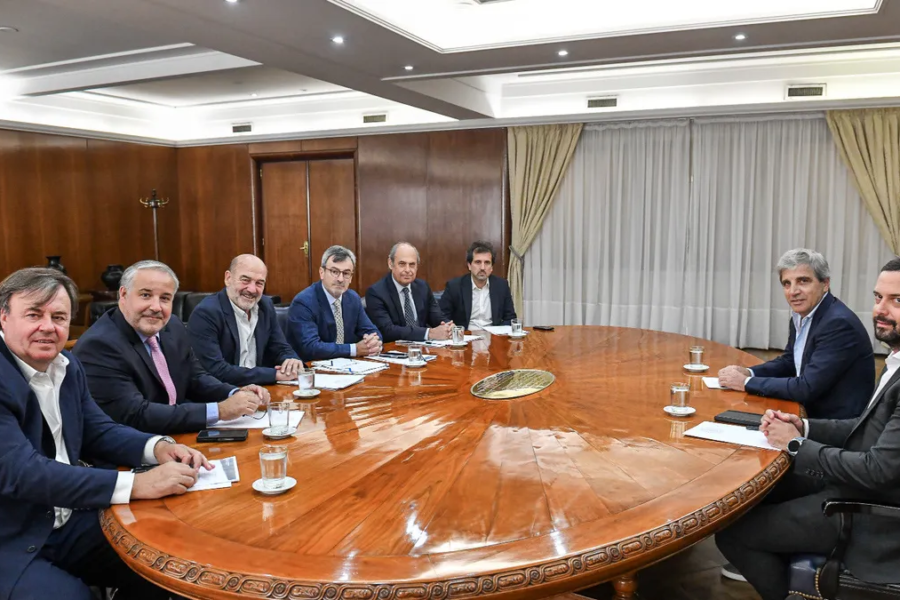 Luis Caputo se reunió con la UIA en busca de apoyo para la reforma laboral