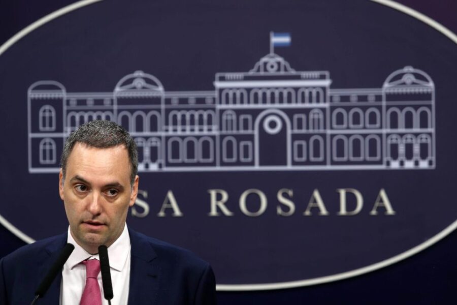 Exfuncionario Manuel Adorni cobró más de 60.000 dólares tras ganar demanda laboral