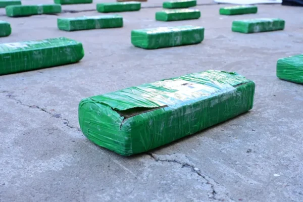 Sospechas políticas por 134 kg de marihuana en el borde costero: llamado misterioso y operativos bajo lupa judicial