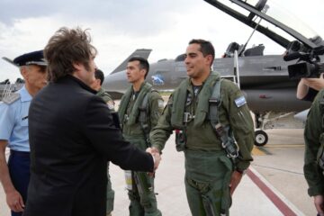 Milei presentó los F-16 y los convirtió en símbolo central de su narrativa militar