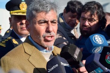 Impulsan reforma del Código de Convivencia para prohibir limpiavidrios y poner fin a los “naranjitas” ilegales