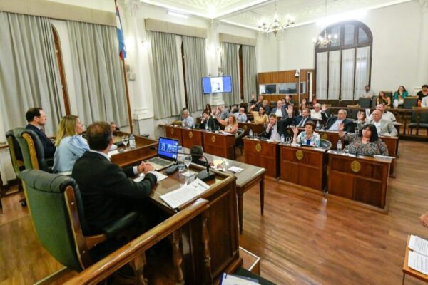 El Senado trata el Presupuesto 2026 con la presencia de cuatro ministros
