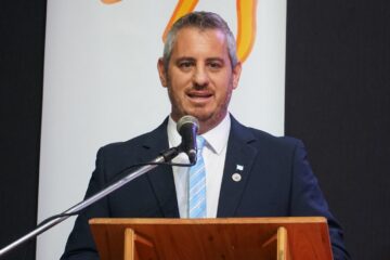 Mejoras leves en la esposa del intendente Walser tras el accidente en Brasil