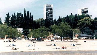 El resultado: La única playa sería gratuita pero privada