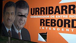 El oficialismo denuncia que rompen sus afiches