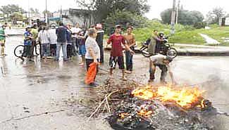 La impotencia llevó a la gente a cortar calles