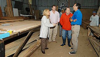 Busti recorrió las zonas más afectadas por las inundaciones en Villa Paranacito