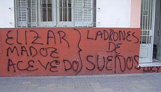 La sede de Agmer fue pintada con agravios