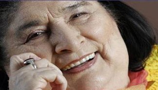 Farinello le concedió la extremaunción a Mercedes Sosa