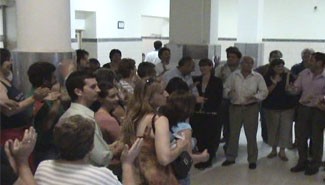 Marcha en apoyo a la directora del San Martín