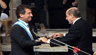 Urribarri asumió y tomó juramento a su gabinete